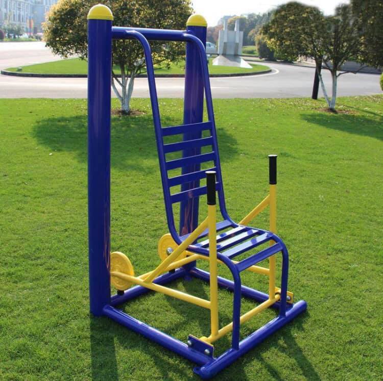 中国の公園に備え付けの健康遊具(器具?)について